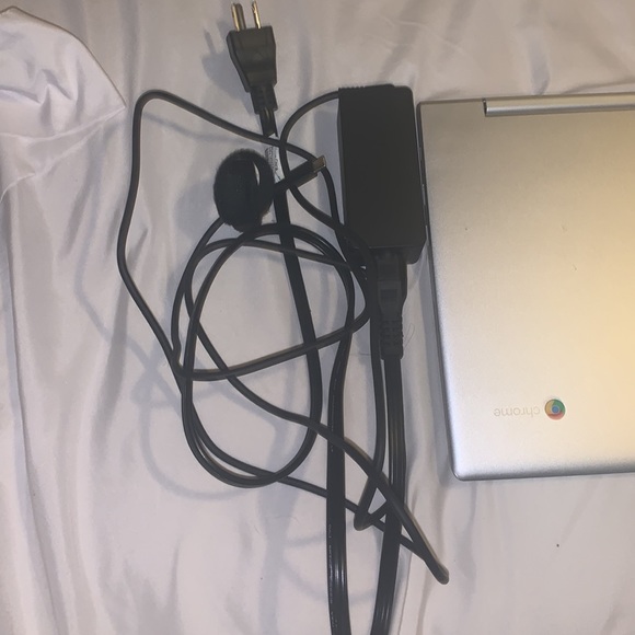 Chrome book - Picture 6 of 6